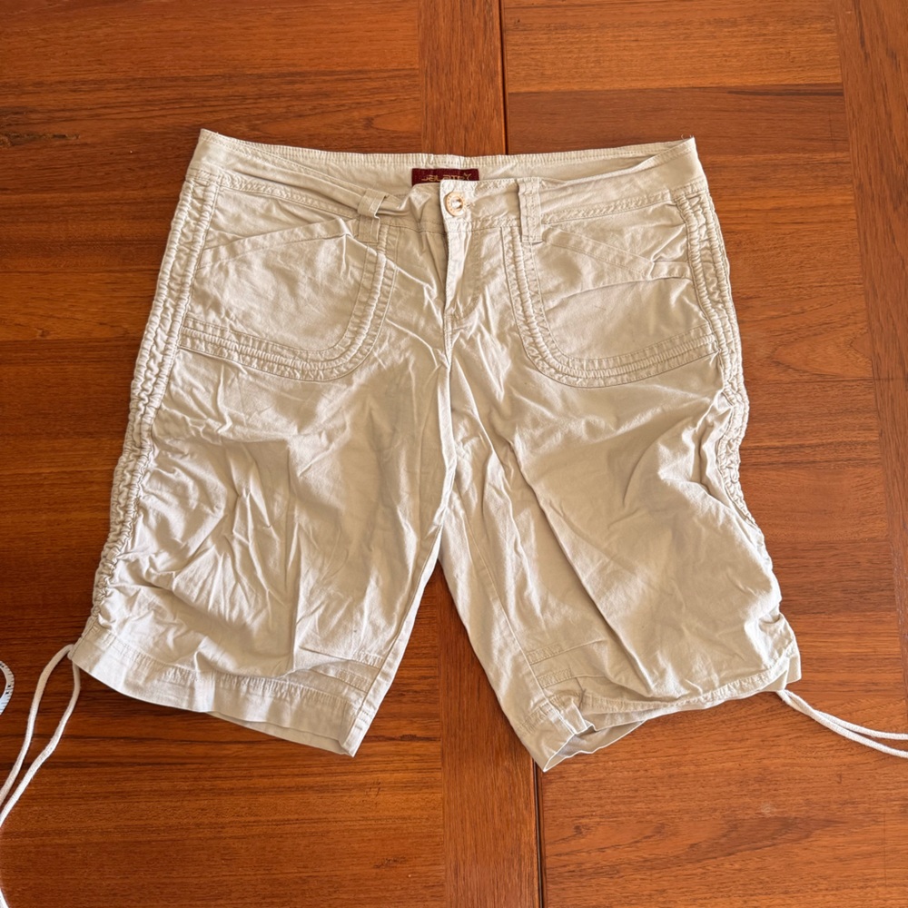 Vintage Y2K Low Rise Capris